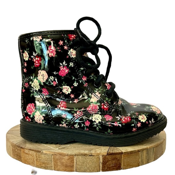 THE CHILDREN'S PLACE Black W/ Pink Roses Combat Boots  sz 7 Patent Zip & Lace Up - Picture 2 of 8
